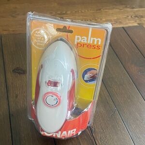 NWT Conair Palm Press travel Mini Iron